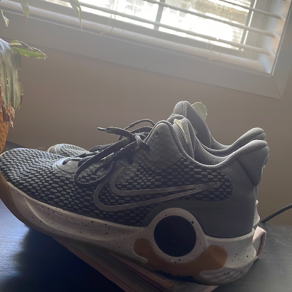 Womens basketball shoes